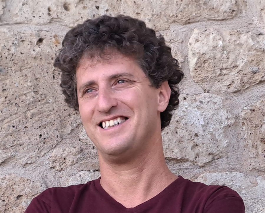 Portrait of Guy Hetzroni